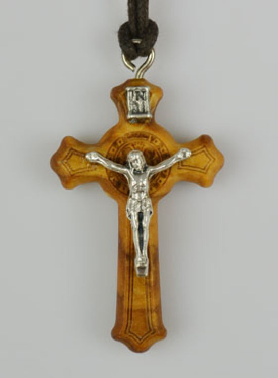 Croix de Saint Benoit sur cordon, en bois d´olivier